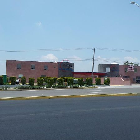 Motel Paraiso Suites Queretaro Bagian luar foto