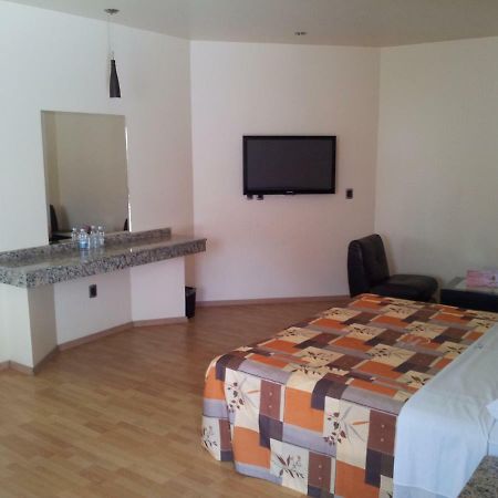 Motel Paraiso Suites Queretaro Bagian luar foto