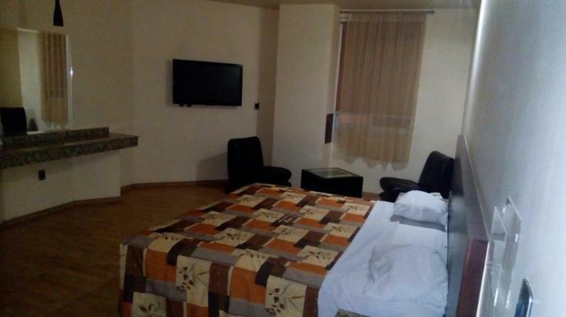 Motel Paraiso Suites Queretaro Bagian luar foto