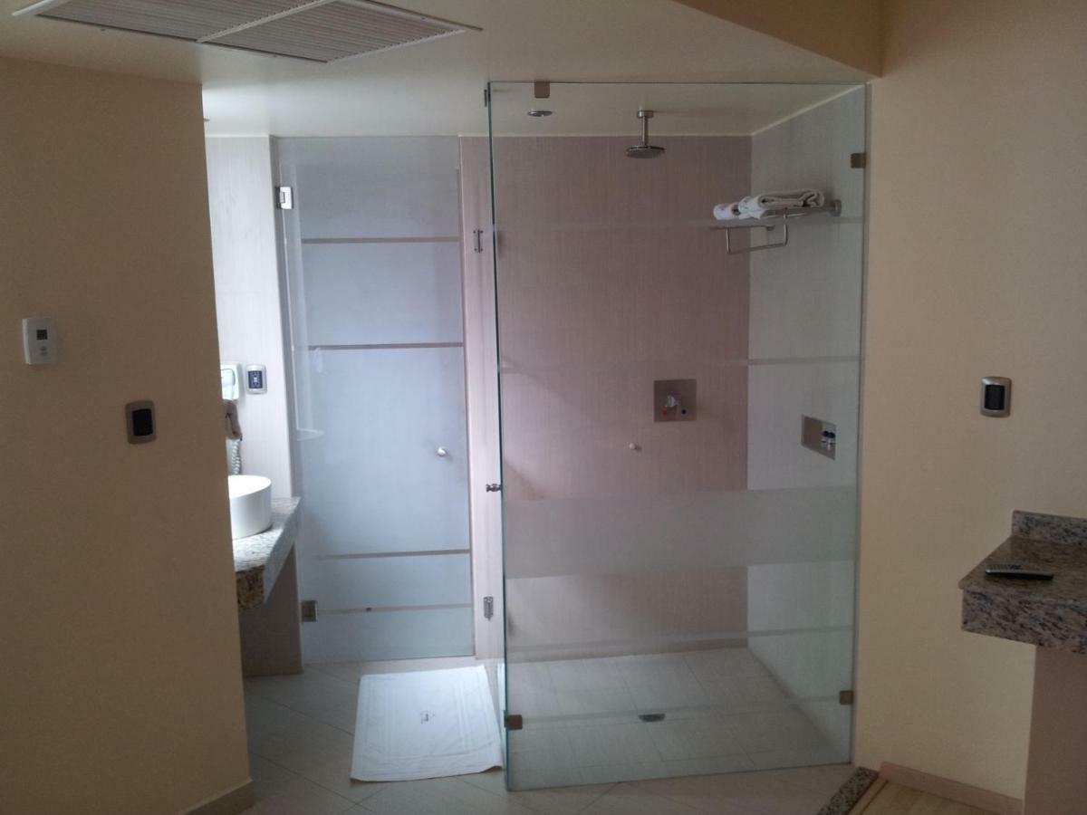 Motel Paraiso Suites Queretaro Bagian luar foto